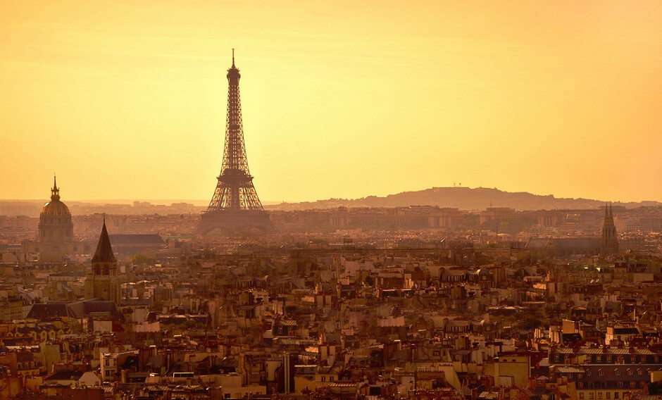 Vue de Paris au soleil couchant.