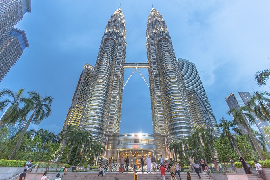 Vue des tours Petronas à Kuala Lumpur en Malaisie.
