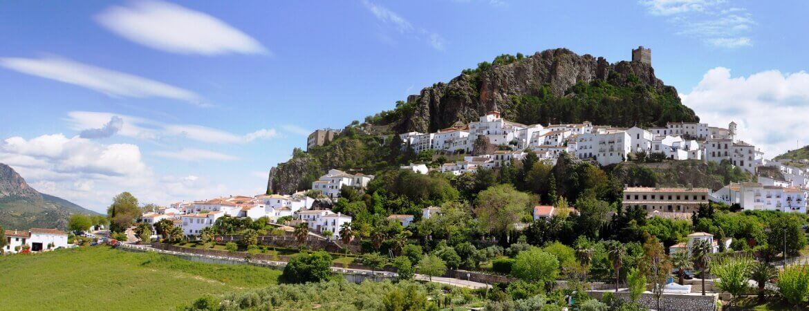 Un village blanc en Andalousie.