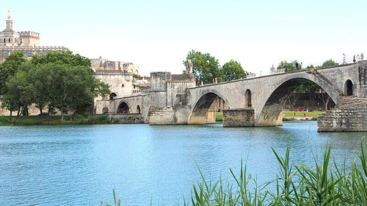 Pourquoi Le Pont D Avignon Est Il Si Celebre Carigami Le Magazine